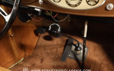 Plymouth-PD-1933-Coupe-38