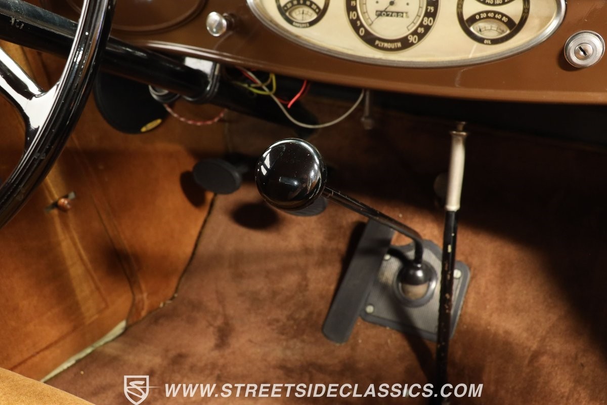Plymouth-PD-1933-Coupe-38