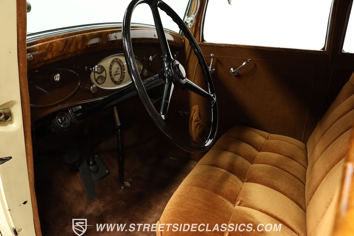 Plymouth-PD-1933-Coupe-4