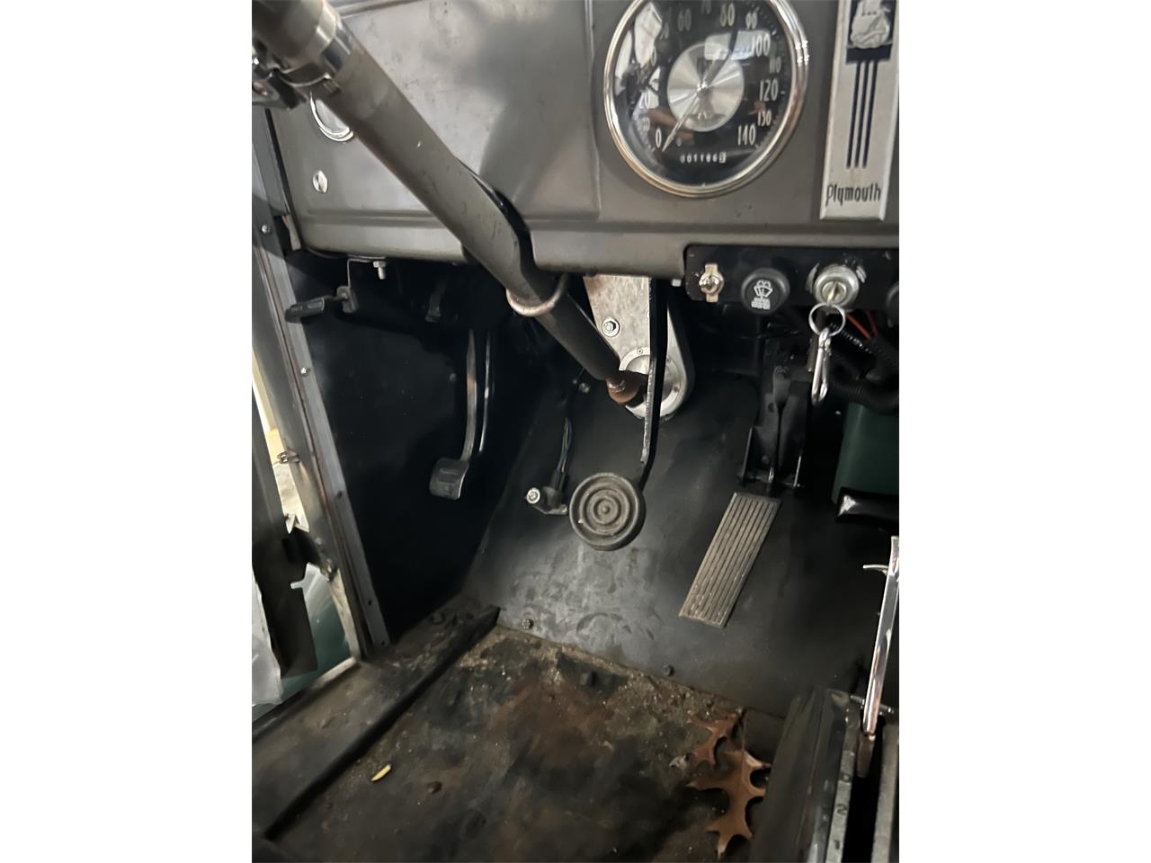 Plymouth-Pt-50-1937-Green-Tan-12