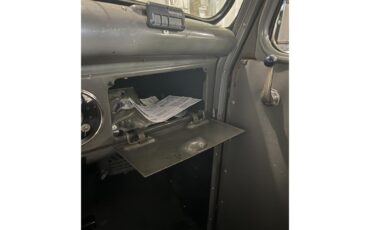 Plymouth-Pt-50-1937-Green-Tan-13