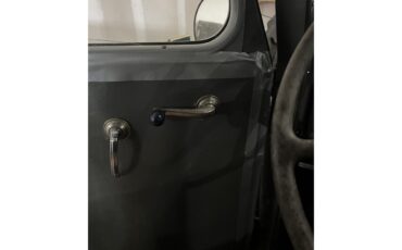 Plymouth-Pt-50-1937-Green-Tan-8