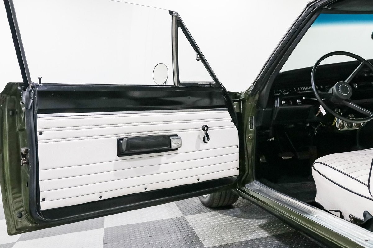 Plymouth-Road-Runner-1968-Coupe-13