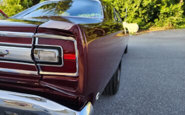 Plymouth-Road-Runner-1968-Sedan-12