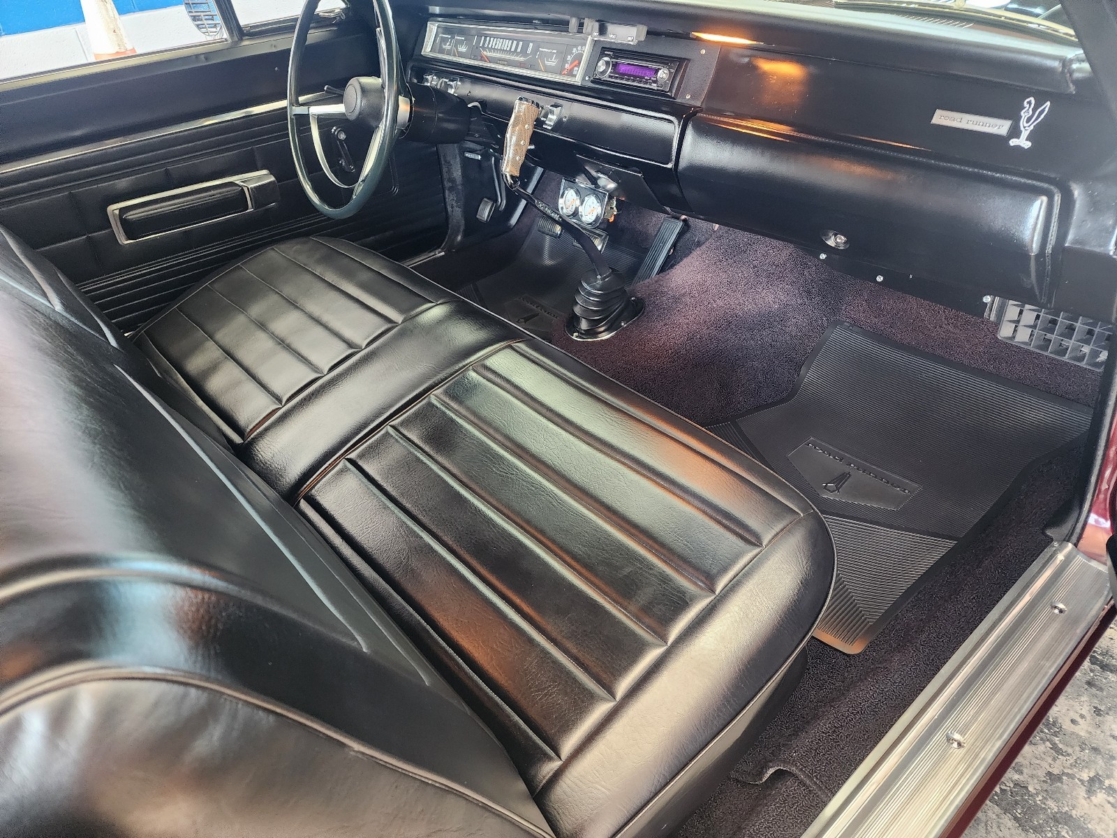 Plymouth-Road-Runner-1968-Sedan-18