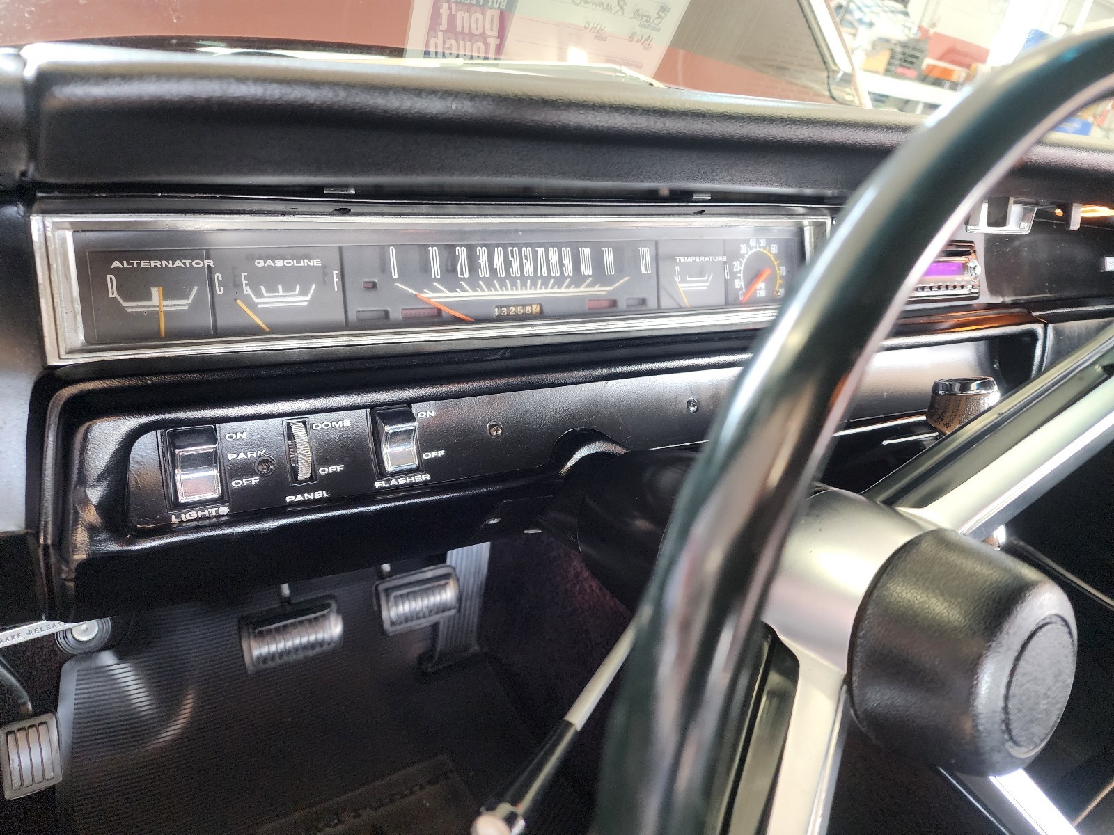 Plymouth-Road-Runner-1968-Sedan-21