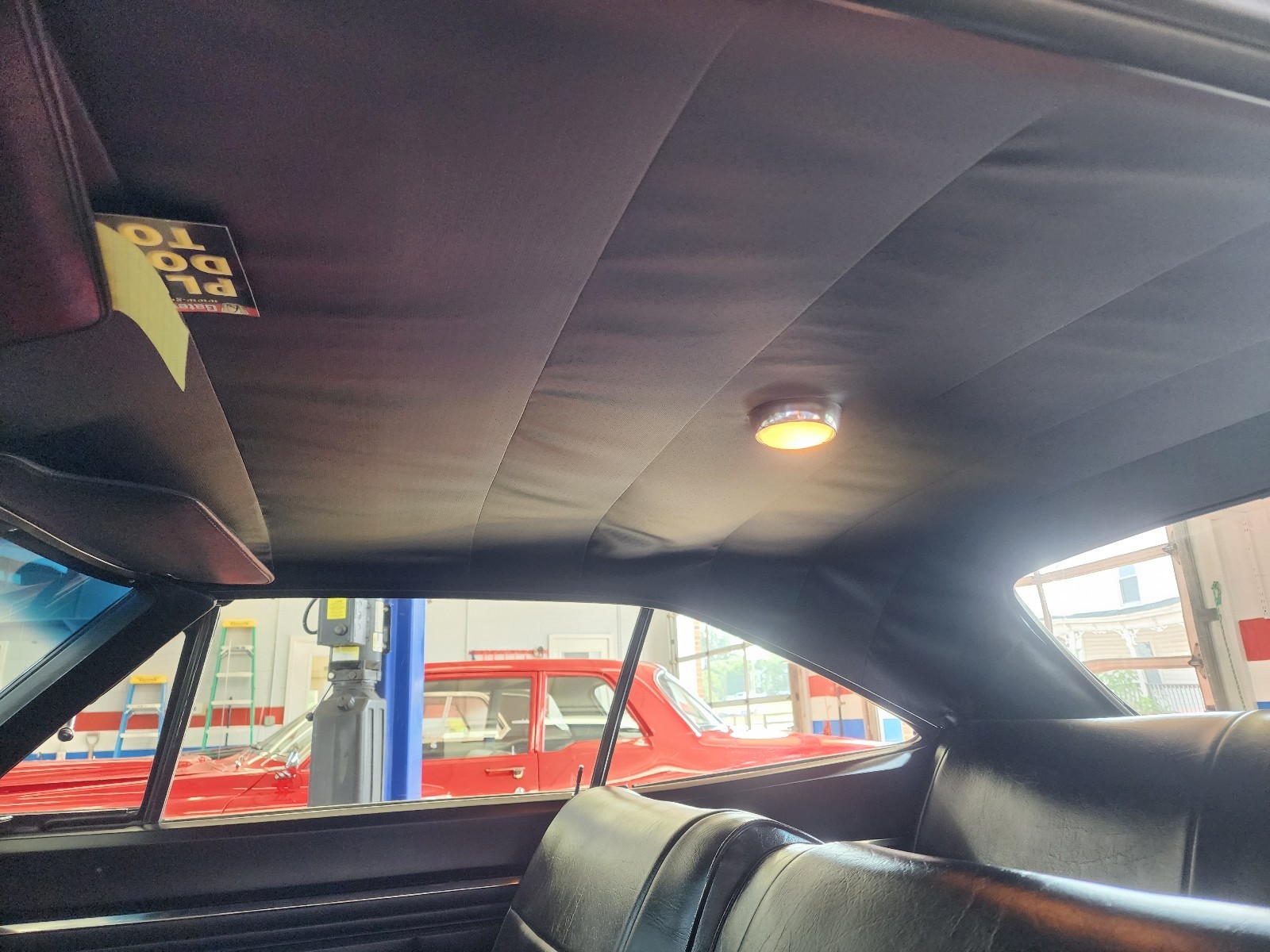 Plymouth-Road-Runner-1968-Sedan-22