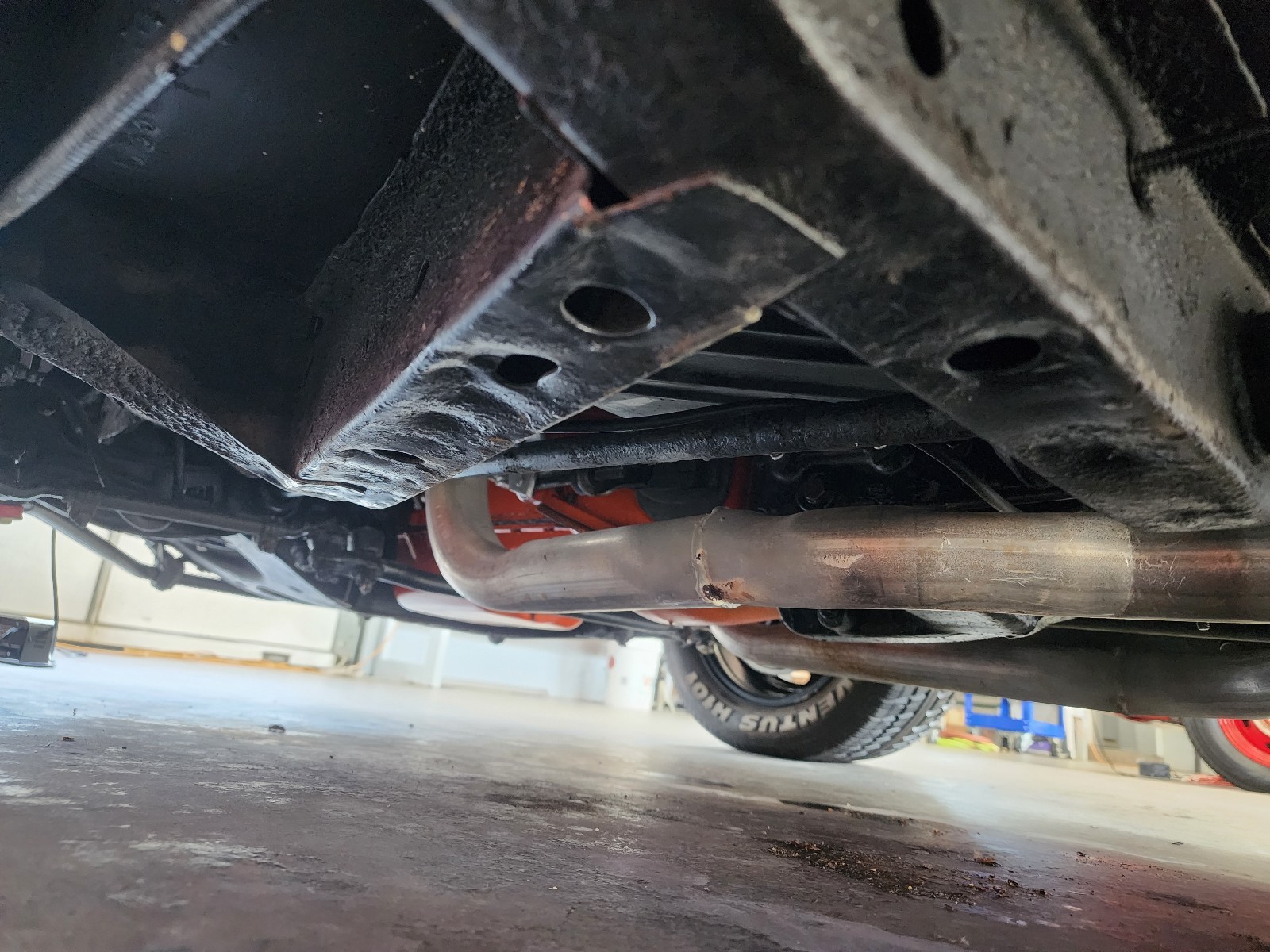 Plymouth-Road-Runner-1968-Sedan-24