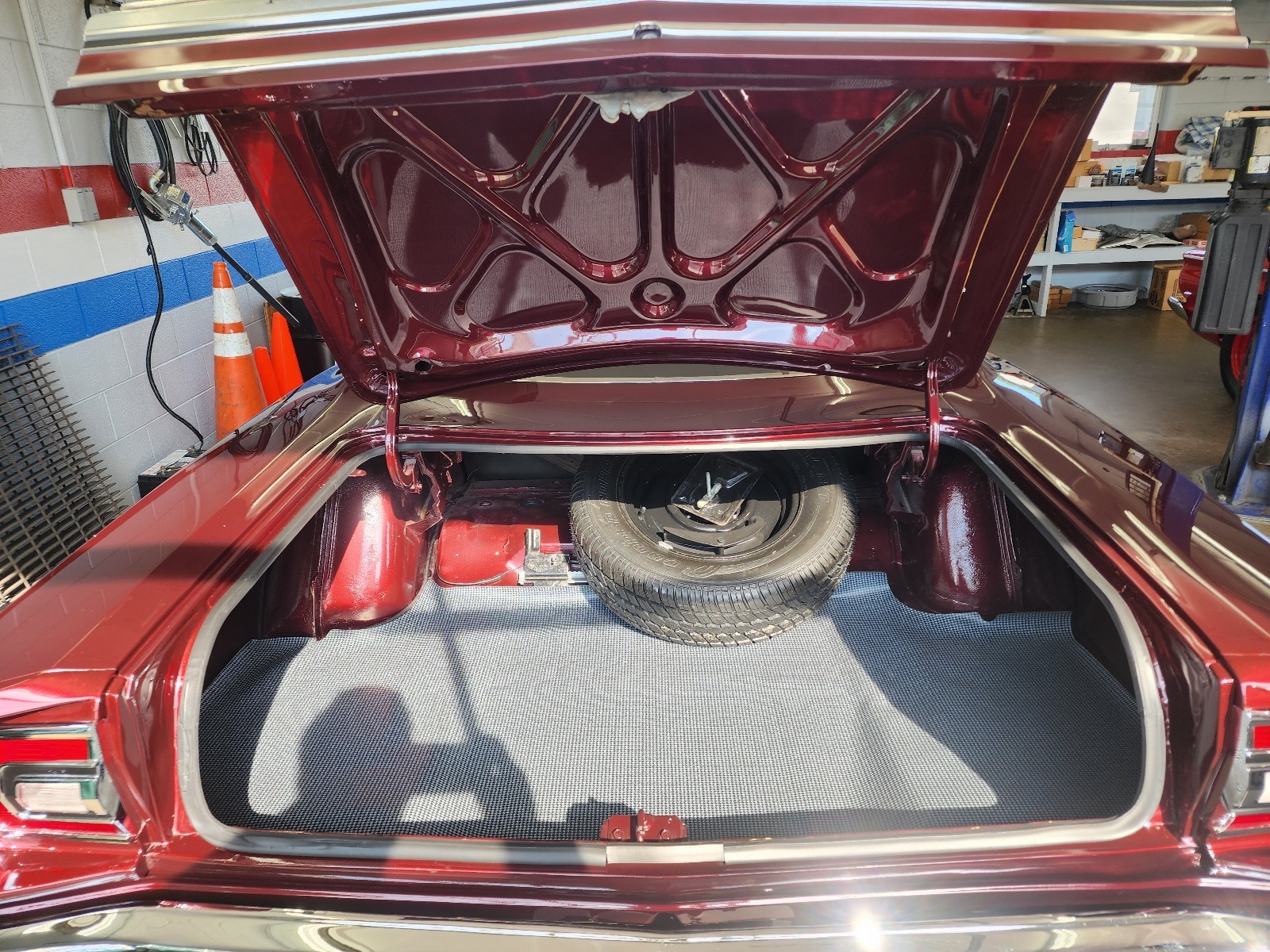 Plymouth-Road-Runner-1968-Sedan-26