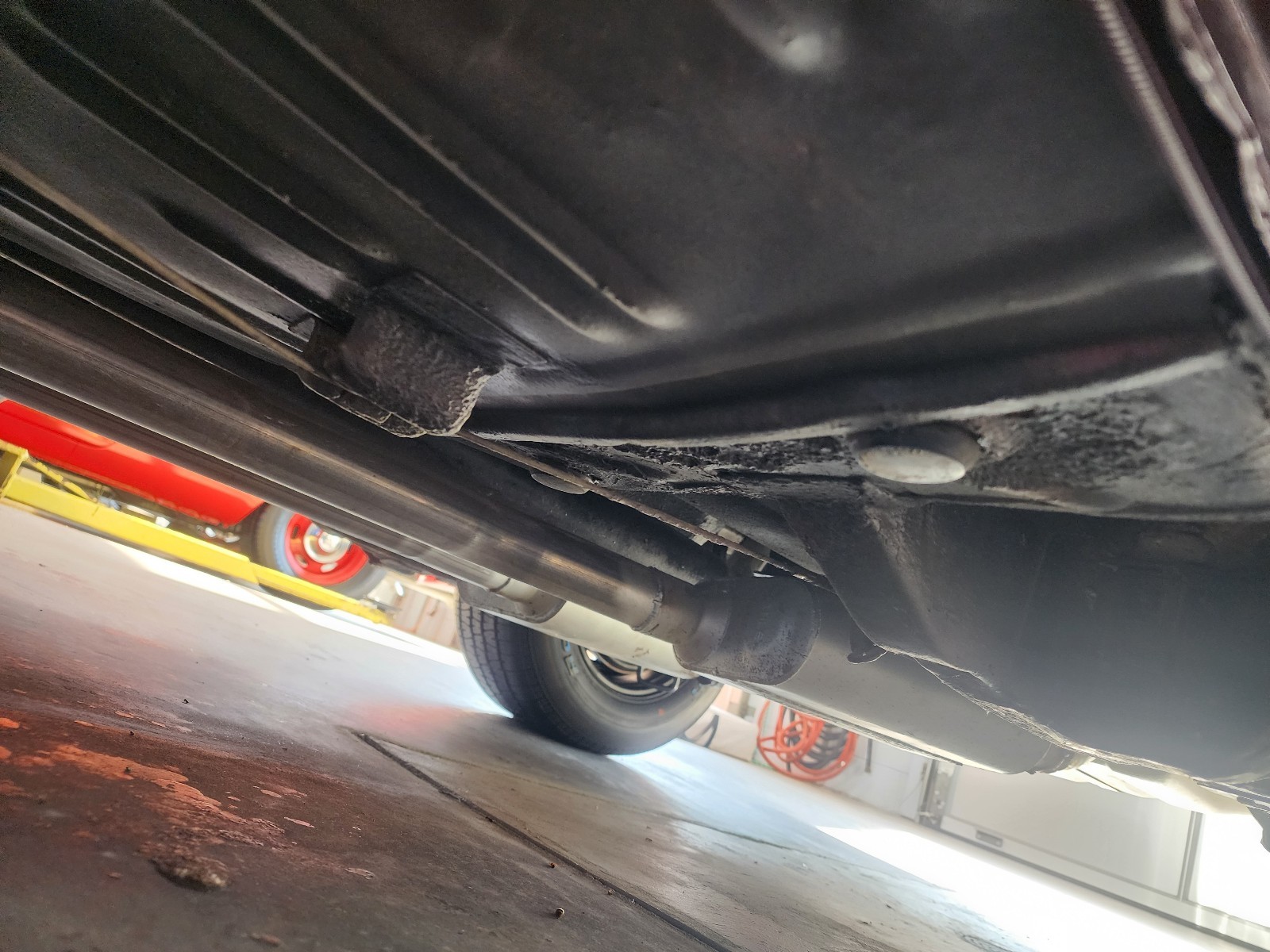 Plymouth-Road-Runner-1968-Sedan-5