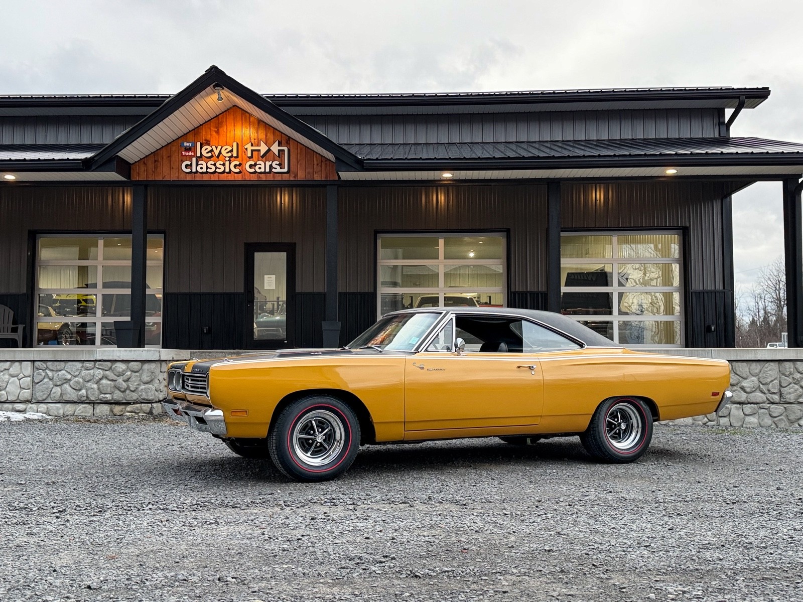 Plymouth-Road-Runner-1969-1