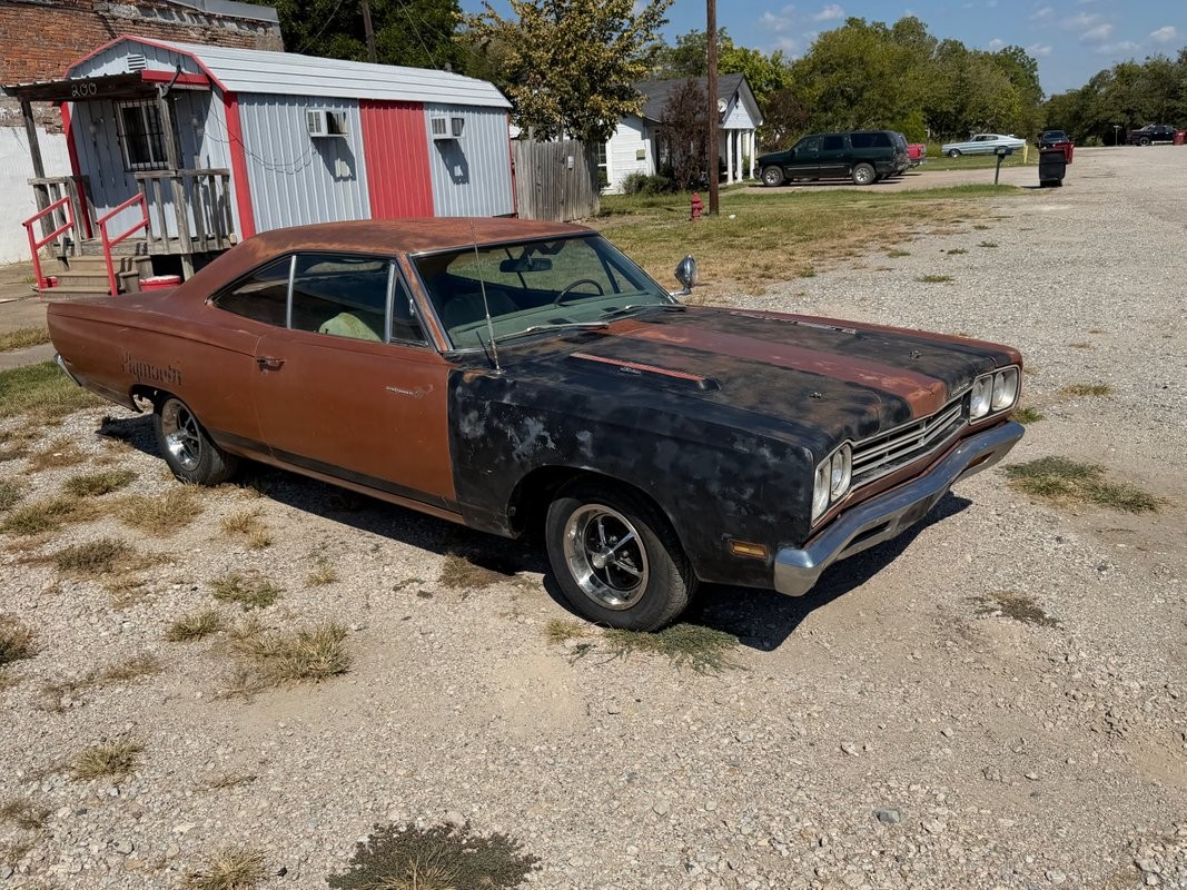 Plymouth-Road-Runner-1969-1