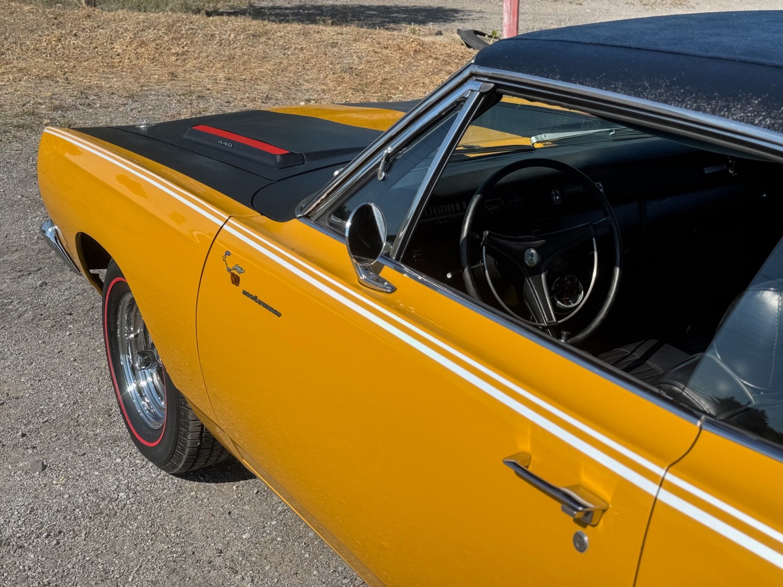 Plymouth-Road-Runner-1969-10