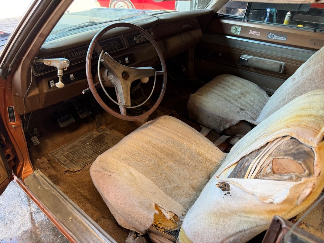 Plymouth-Road-Runner-1969-10