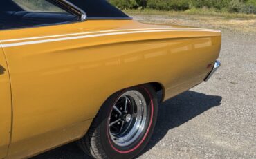 Plymouth-Road-Runner-1969-11