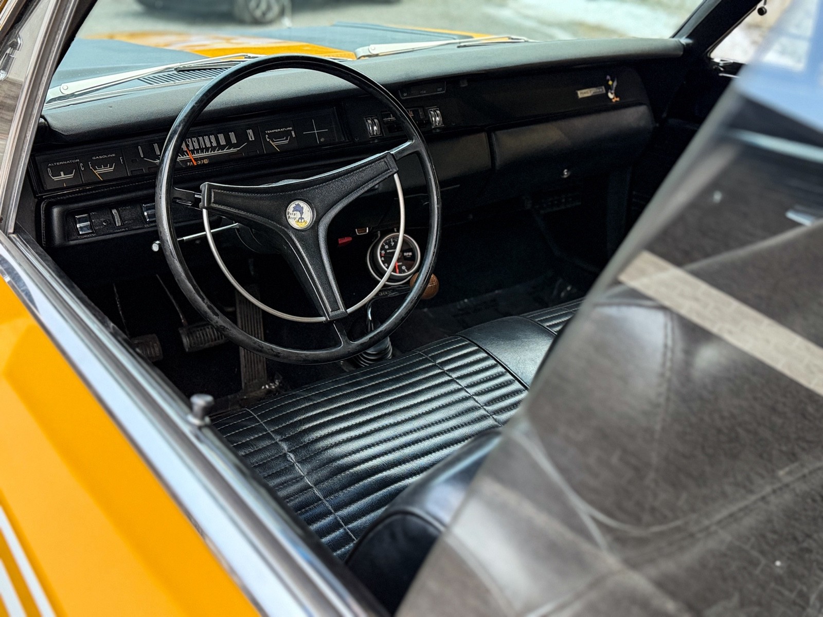 Plymouth-Road-Runner-1969-12