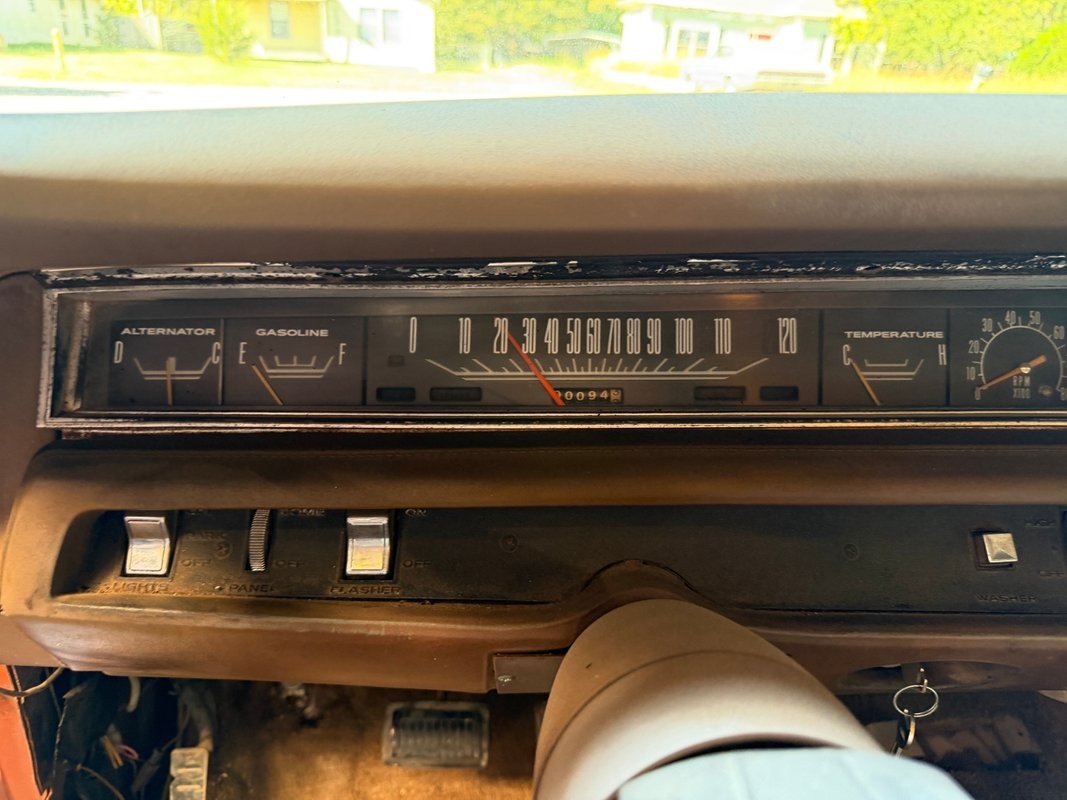 Plymouth-Road-Runner-1969-12