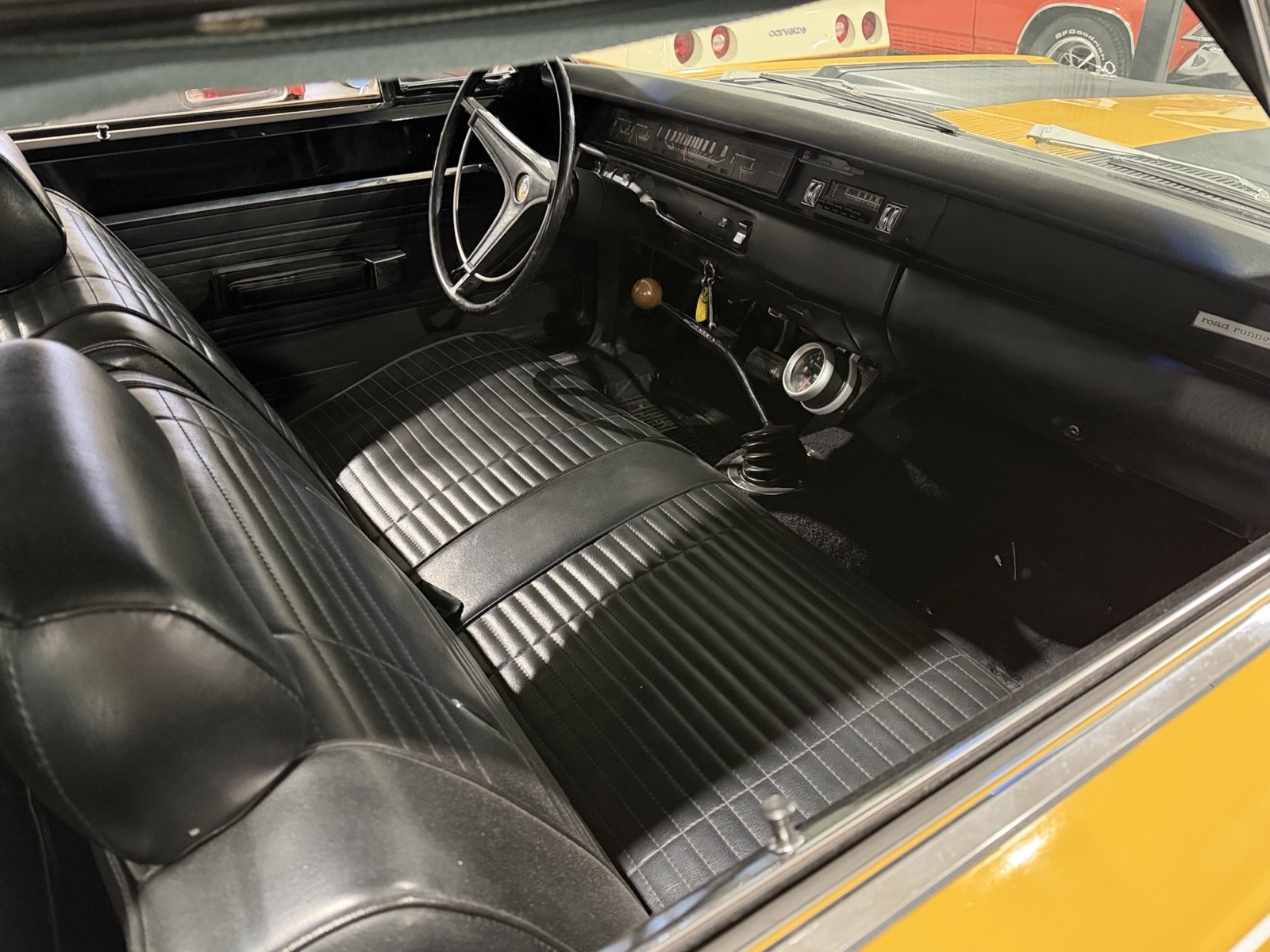 Plymouth-Road-Runner-1969-14