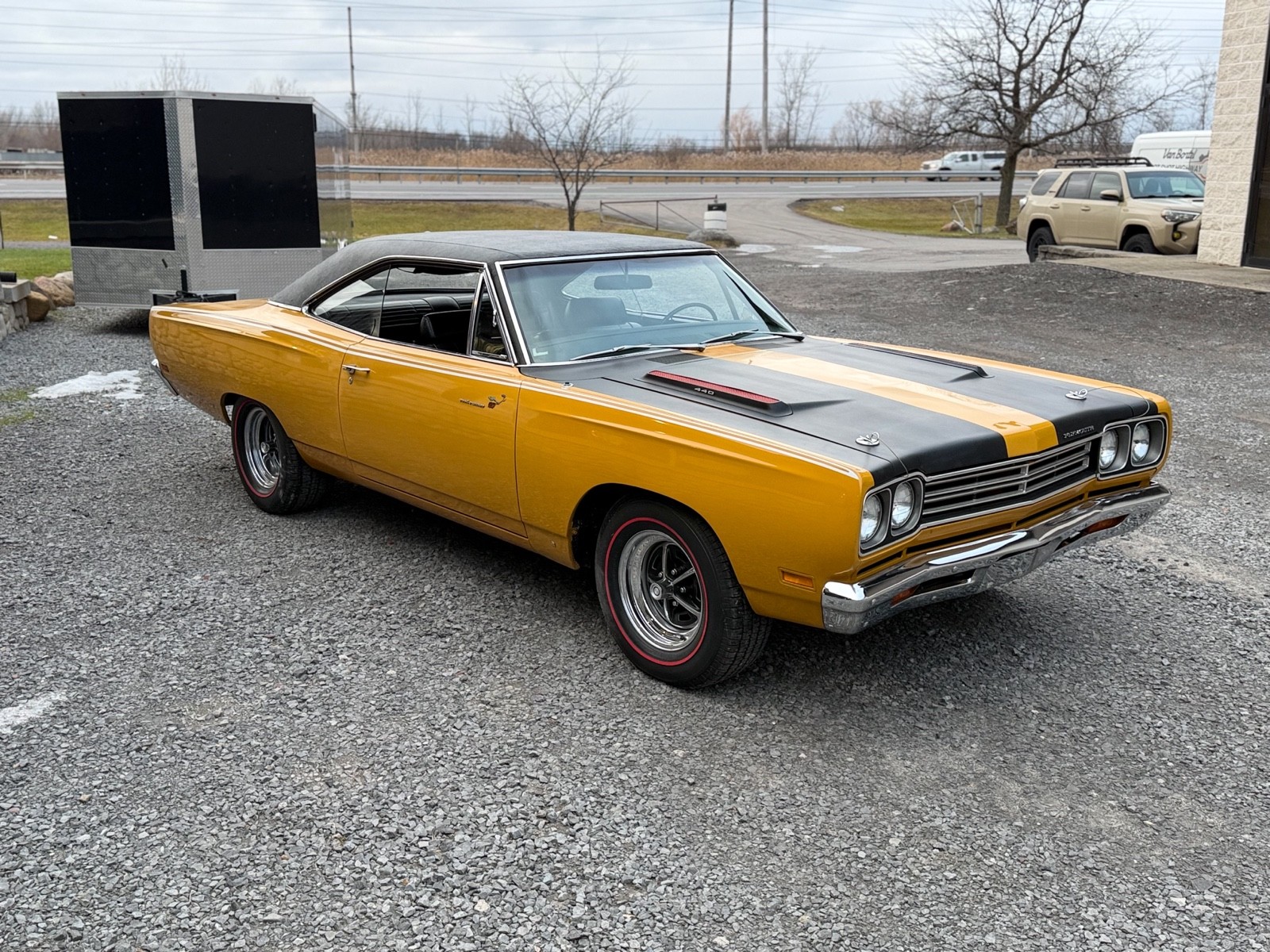 Plymouth-Road-Runner-1969-2