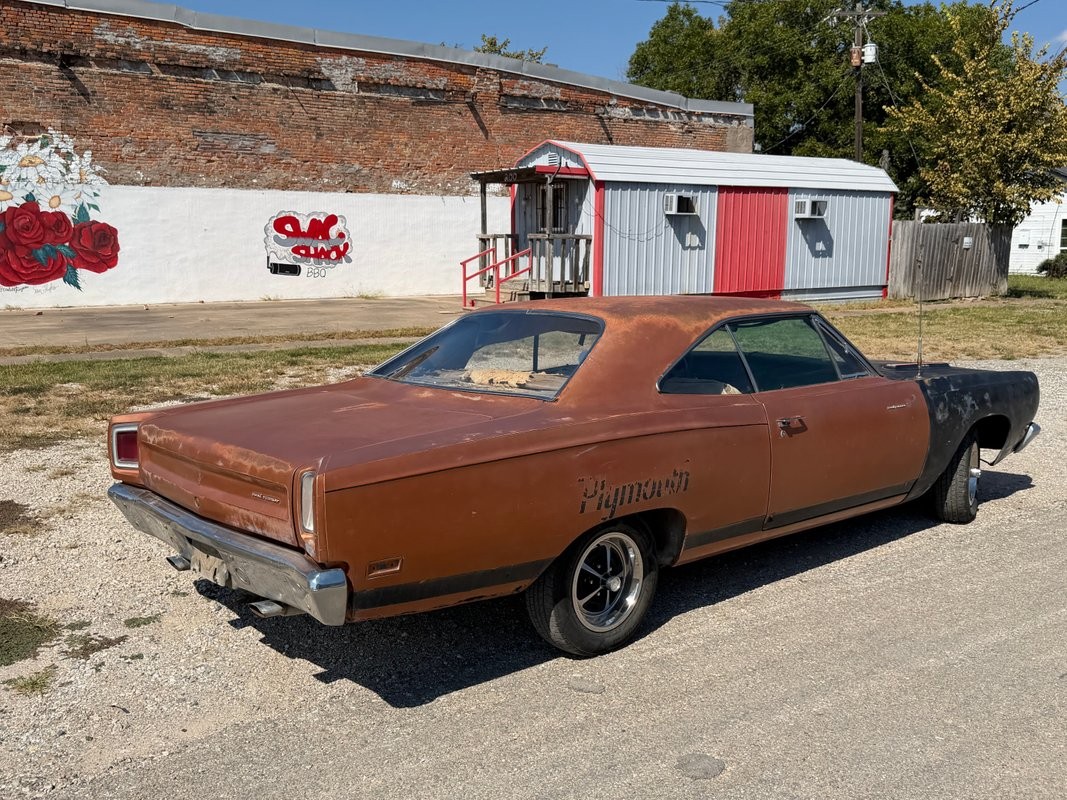 Plymouth-Road-Runner-1969-2