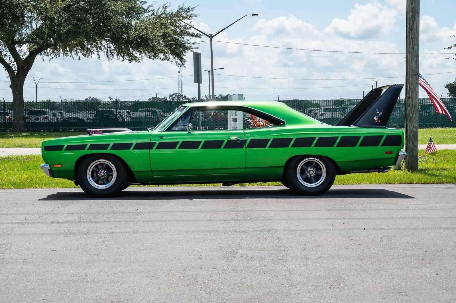 Plymouth-Road-Runner-1969-2-Door-1
