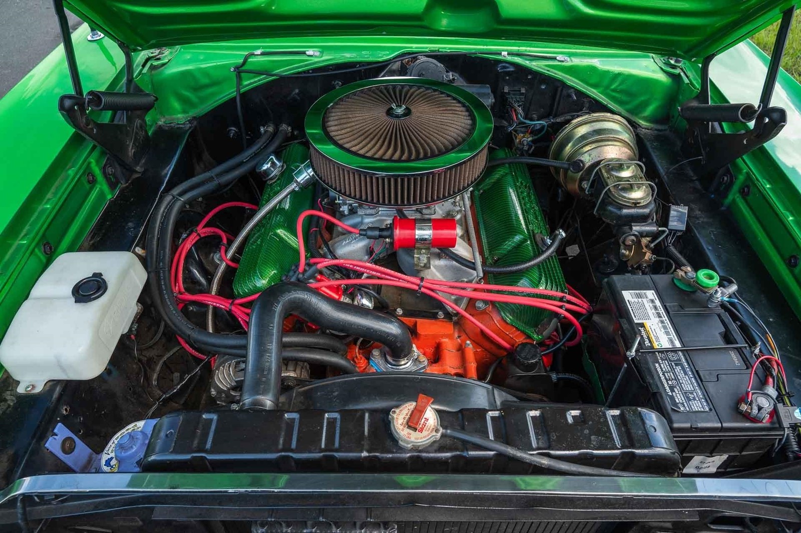 Plymouth-Road-Runner-1969-2-Door-10