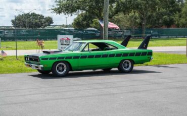 Plymouth-Road-Runner-1969-2-Door-13
