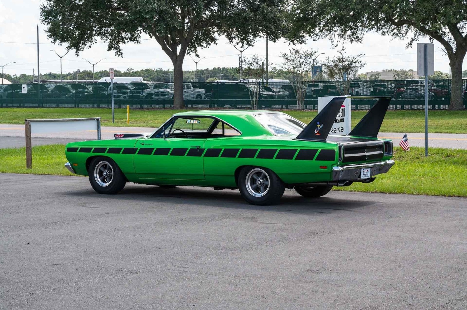 Plymouth-Road-Runner-1969-2-Door-14