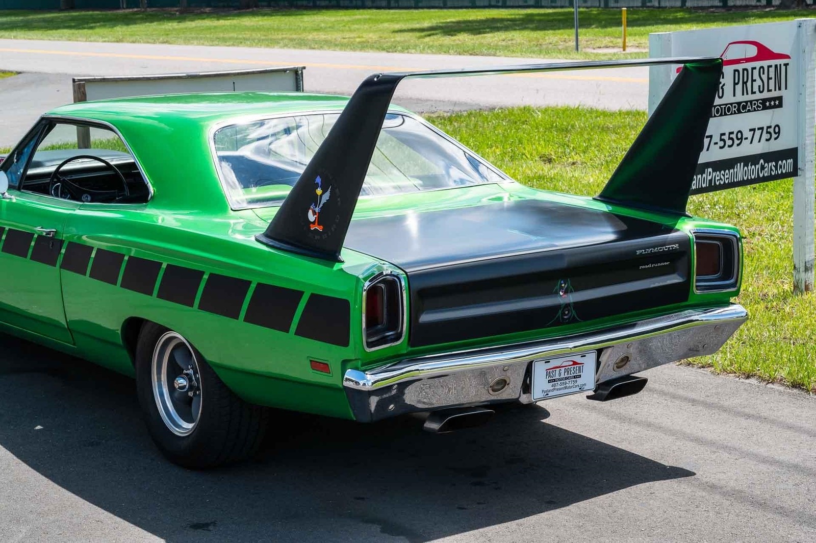 Plymouth-Road-Runner-1969-2-Door-15