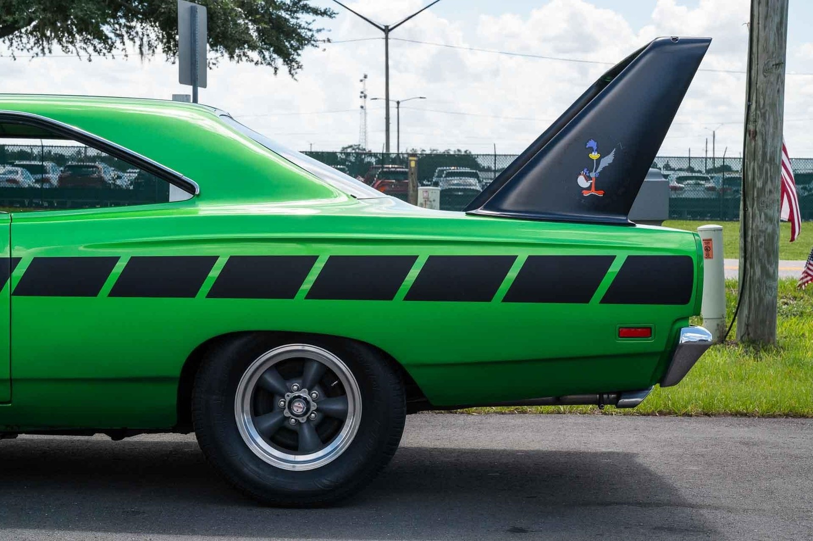 Plymouth-Road-Runner-1969-2-Door-17