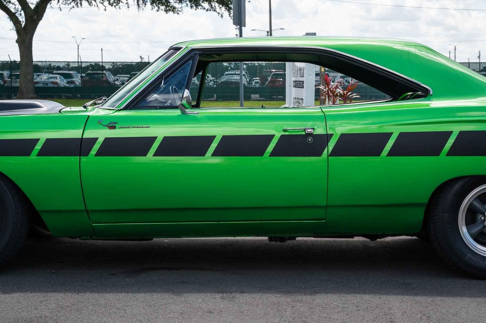Plymouth-Road-Runner-1969-2-Door-18