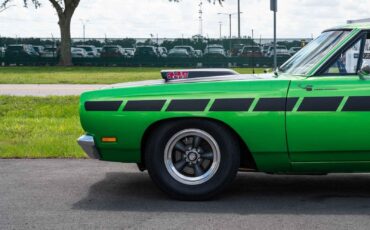 Plymouth-Road-Runner-1969-2-Door-19