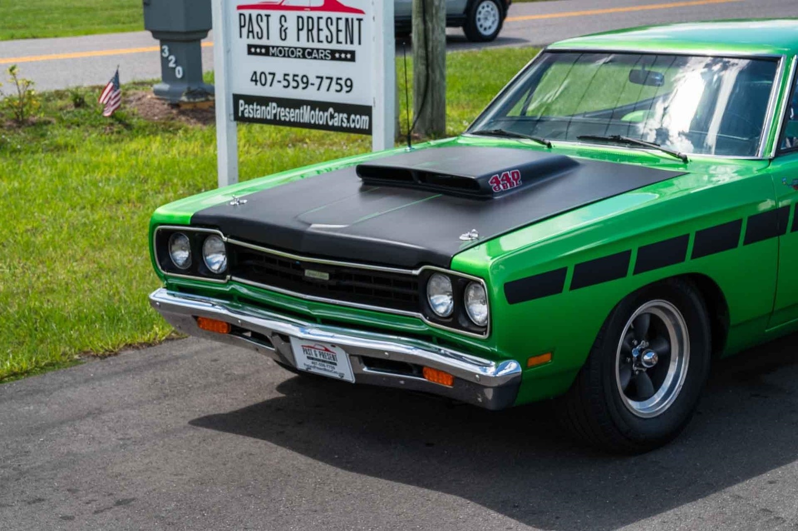 Plymouth-Road-Runner-1969-2-Door-20