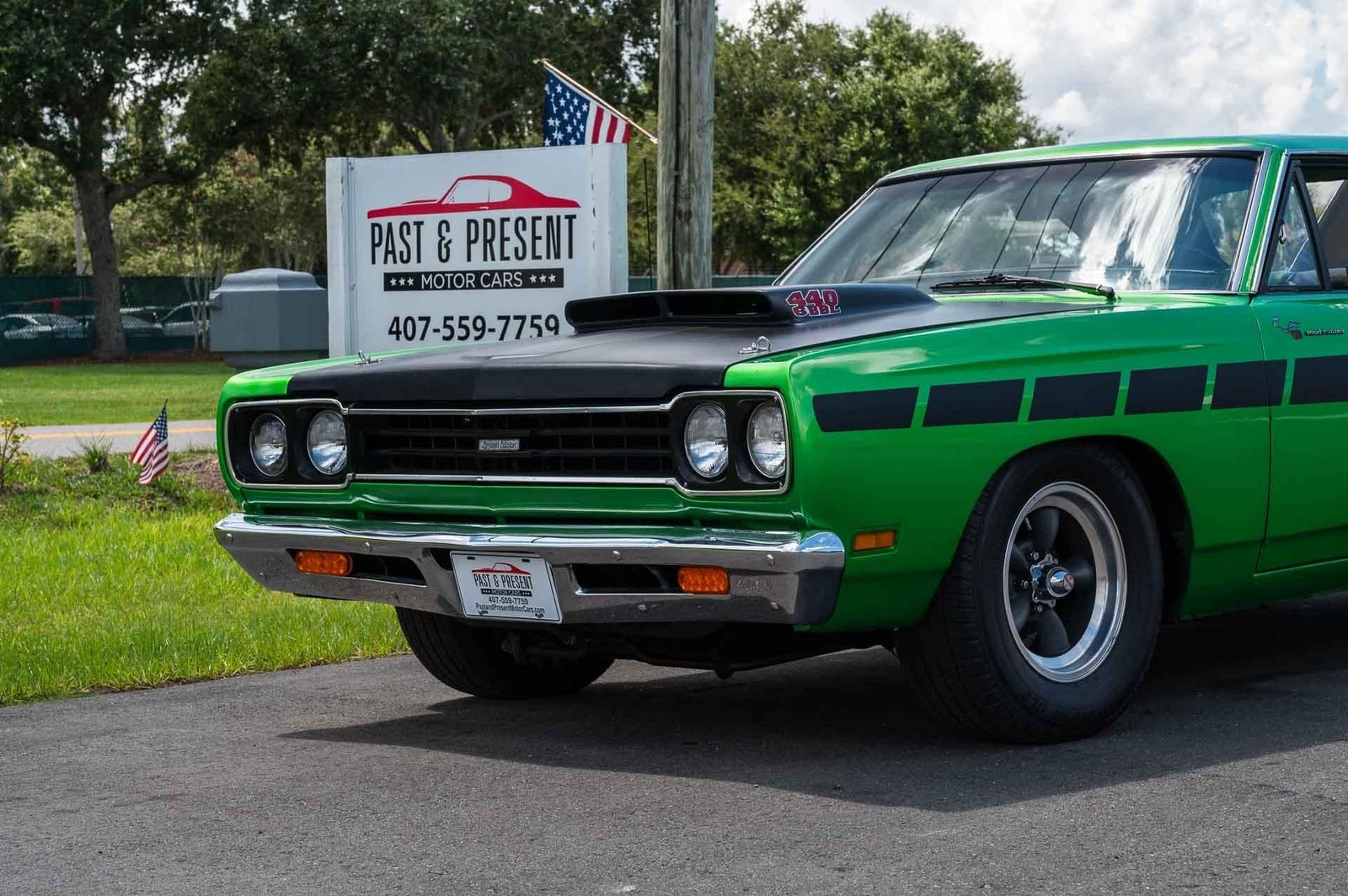 Plymouth-Road-Runner-1969-2-Door-21