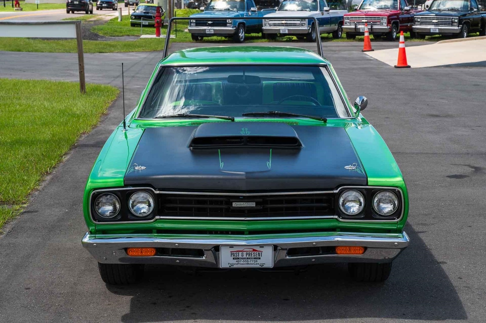 Plymouth-Road-Runner-1969-2-Door-22