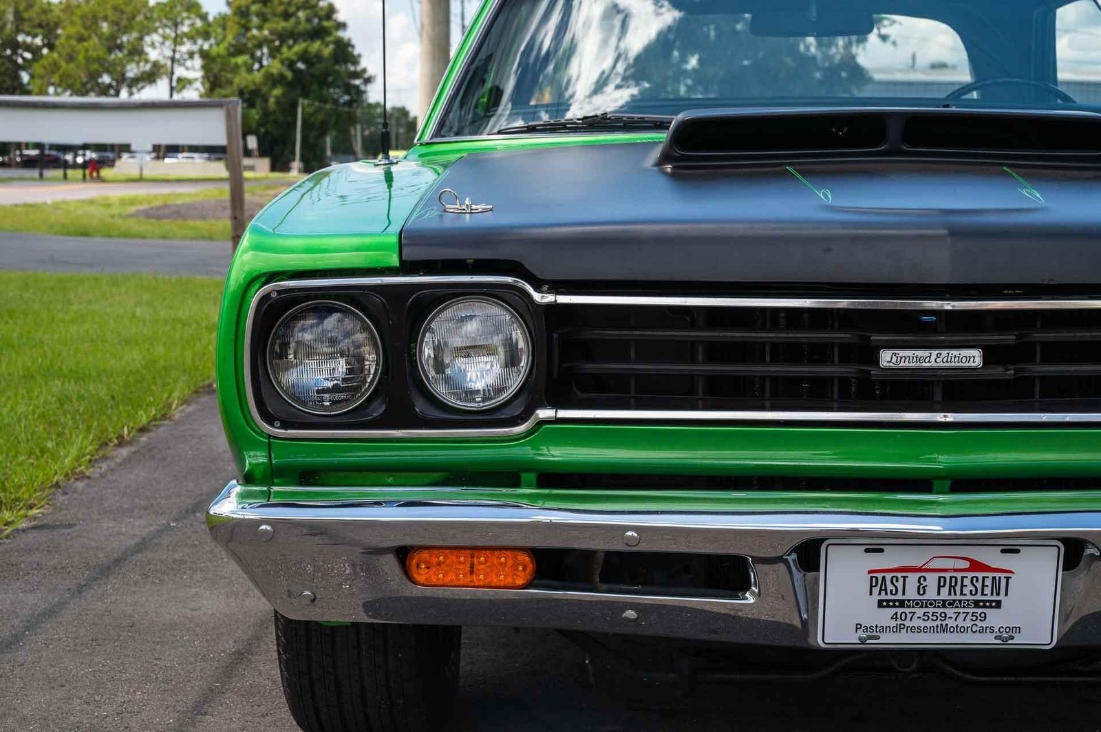 Plymouth-Road-Runner-1969-2-Door-24