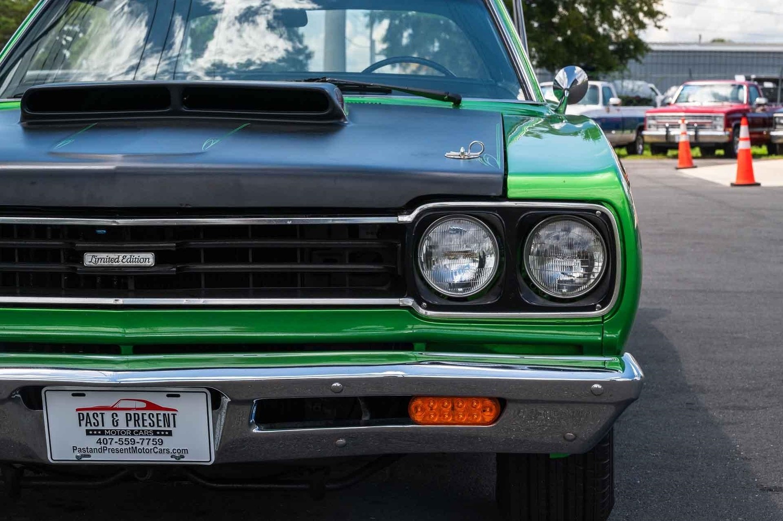 Plymouth-Road-Runner-1969-2-Door-25