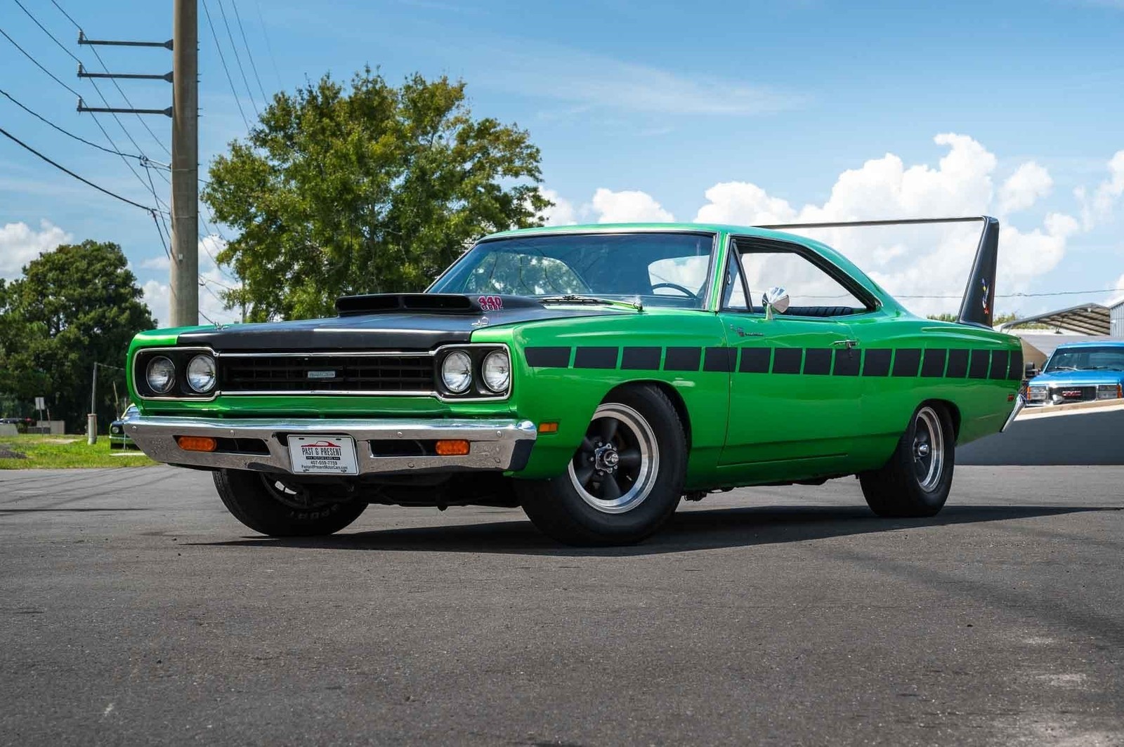 Plymouth-Road-Runner-1969-2-Door-27