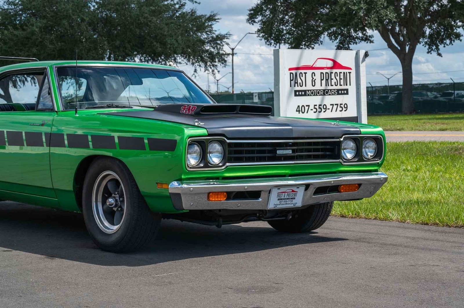 Plymouth-Road-Runner-1969-2-Door-31