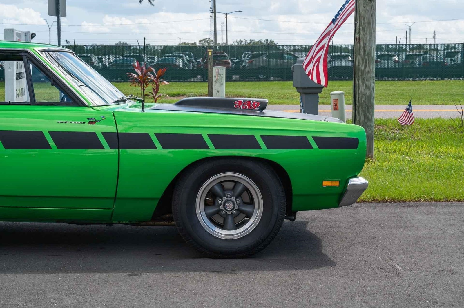 Plymouth-Road-Runner-1969-2-Door-32