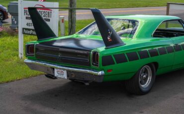 Plymouth-Road-Runner-1969-2-Door-35