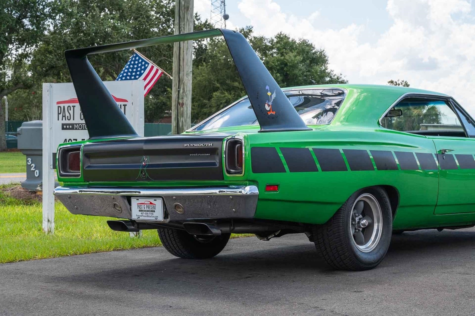 Plymouth-Road-Runner-1969-2-Door-36