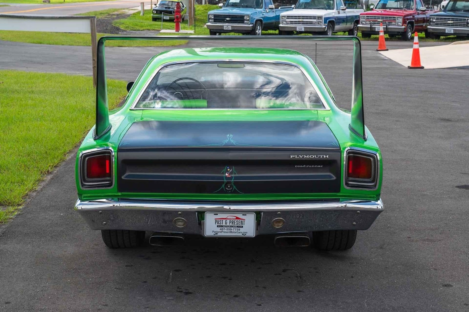 Plymouth-Road-Runner-1969-2-Door-37