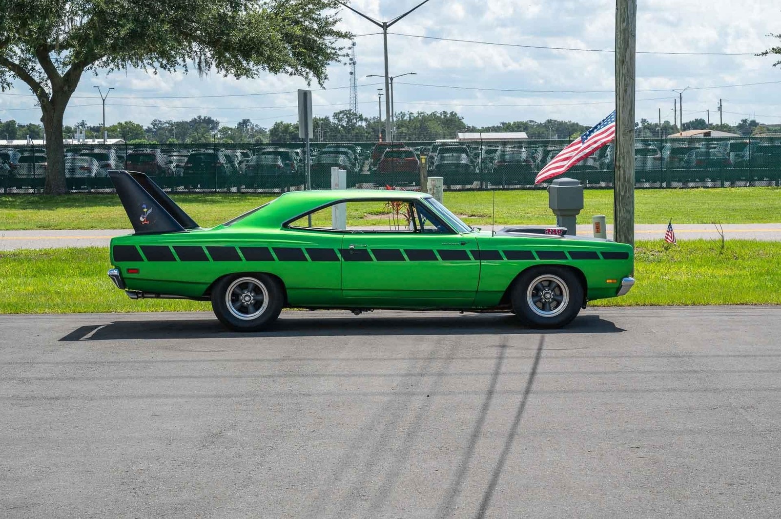 Plymouth-Road-Runner-1969-2-Door-6