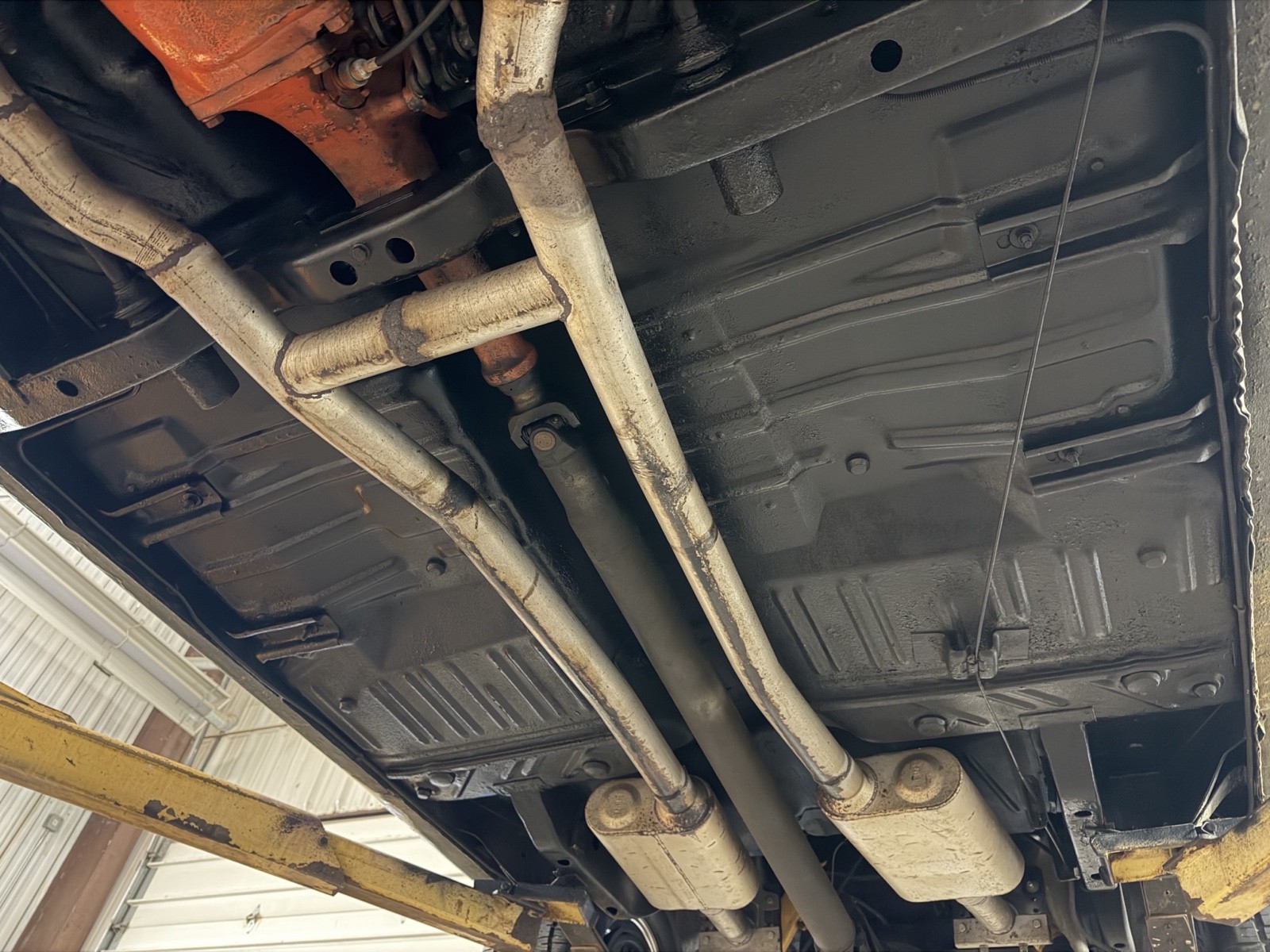 Plymouth-Road-Runner-1969-21