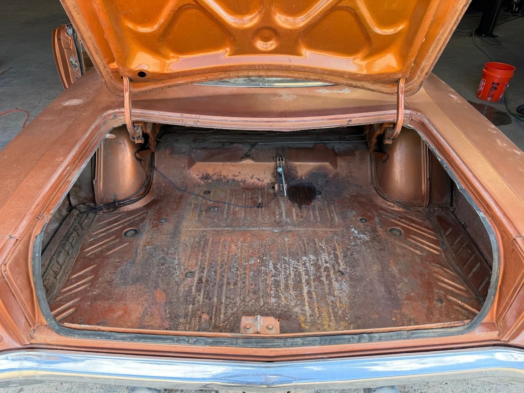 Plymouth-Road-Runner-1969-22