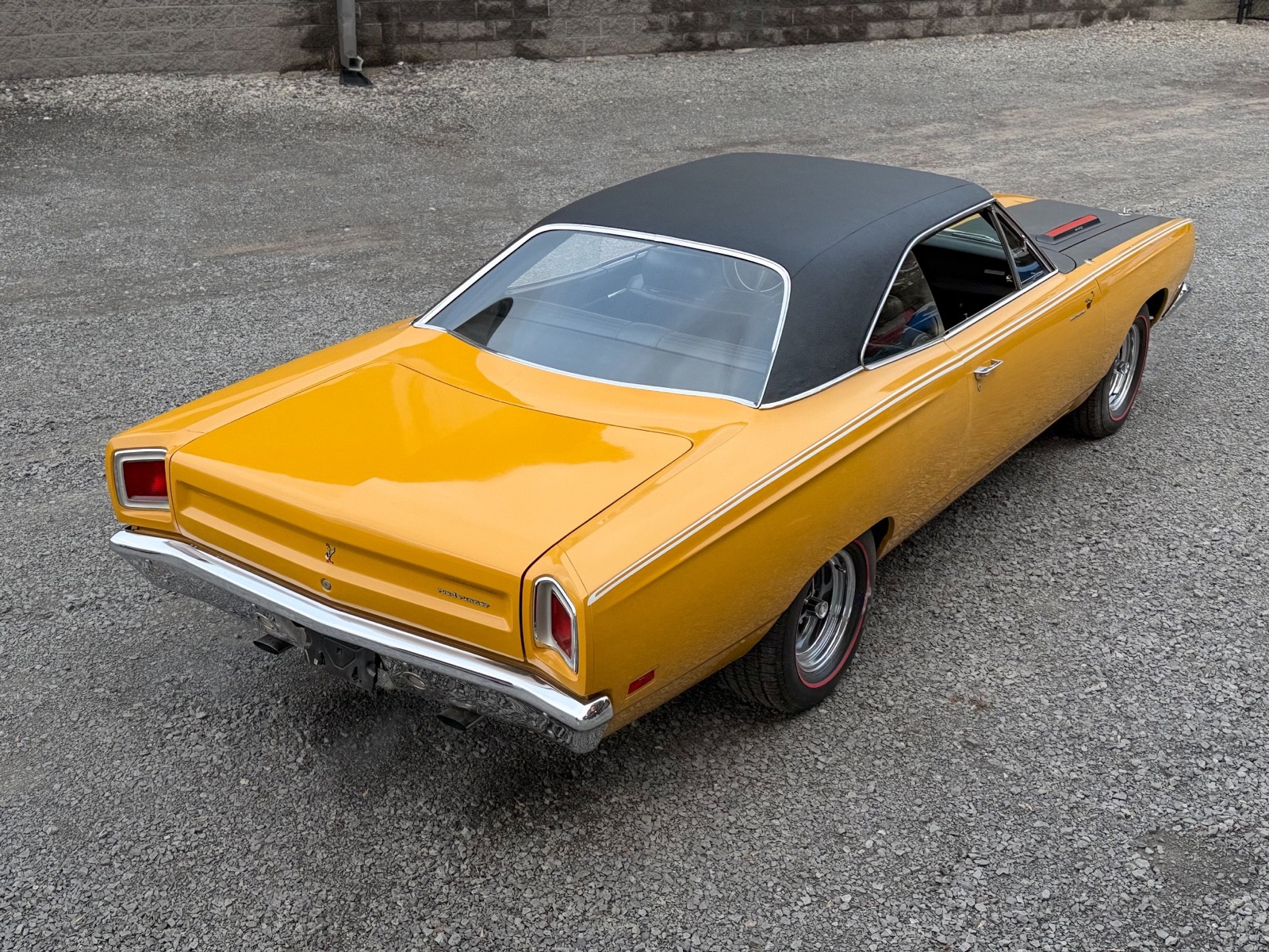 Plymouth-Road-Runner-1969-3