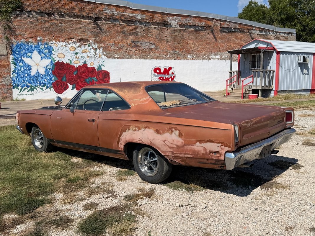 Plymouth-Road-Runner-1969-3
