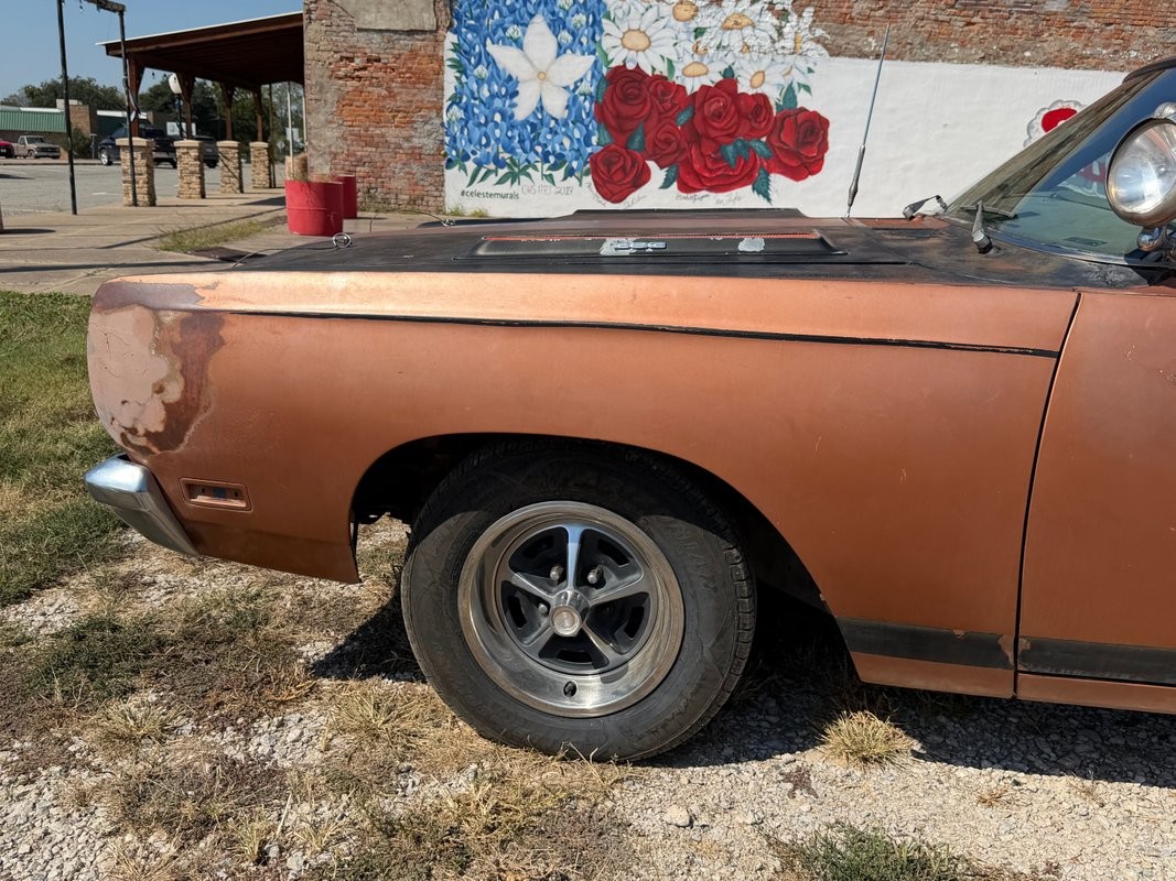 Plymouth-Road-Runner-1969-38
