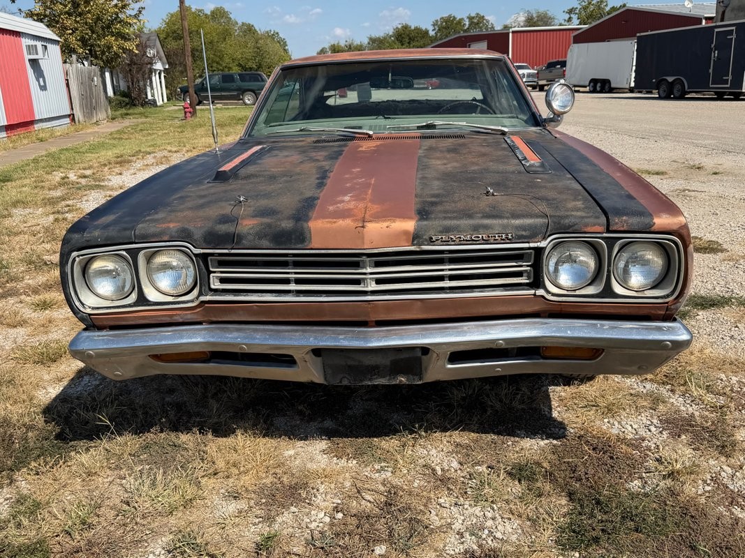 Plymouth-Road-Runner-1969-4
